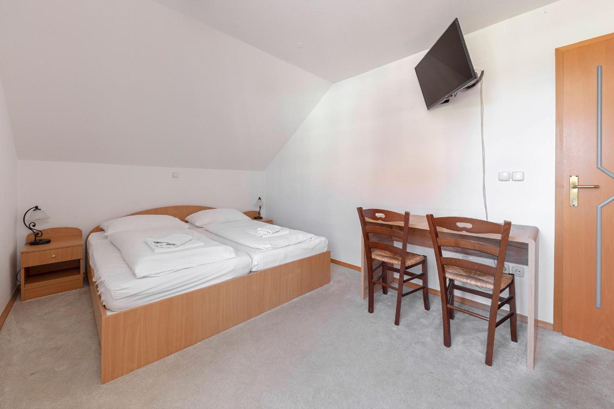 Hotel Gostilna Logar Hotemaze Exterior foto