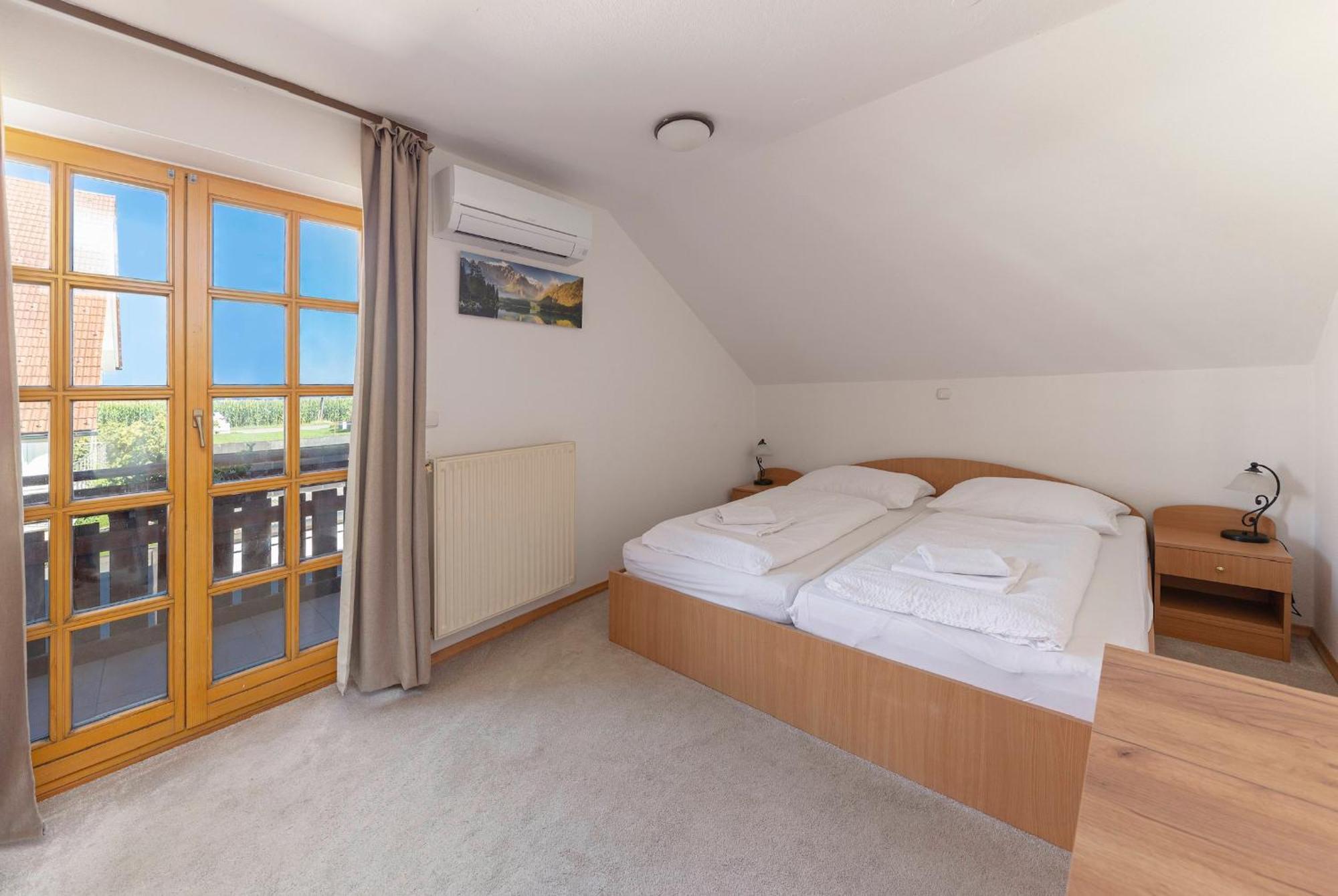 Hotel Gostilna Logar Hotemaze Exterior foto