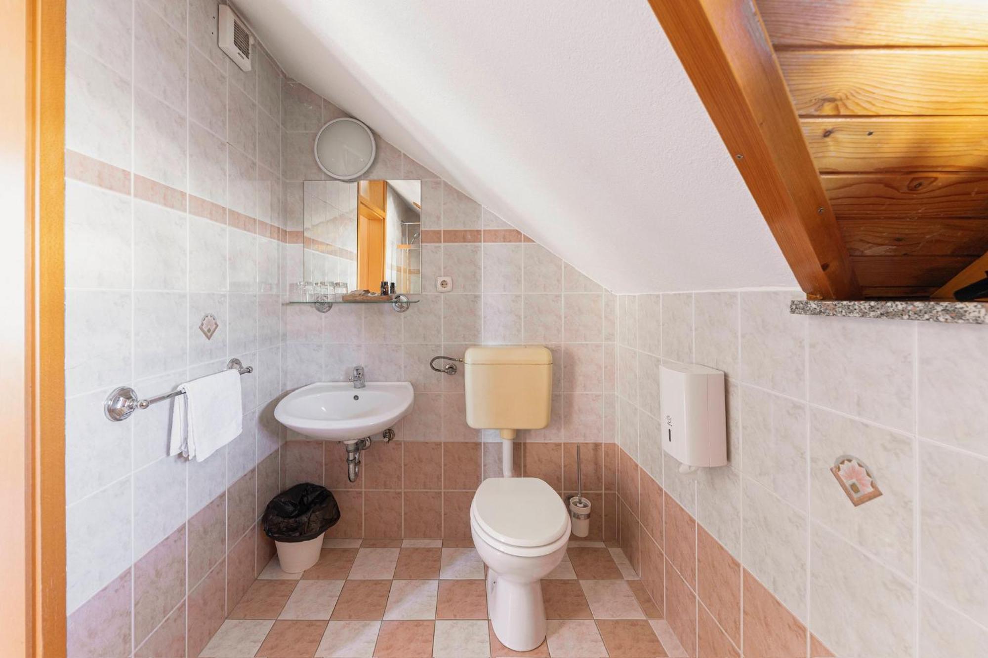 Hotel Gostilna Logar Hotemaze Exterior foto