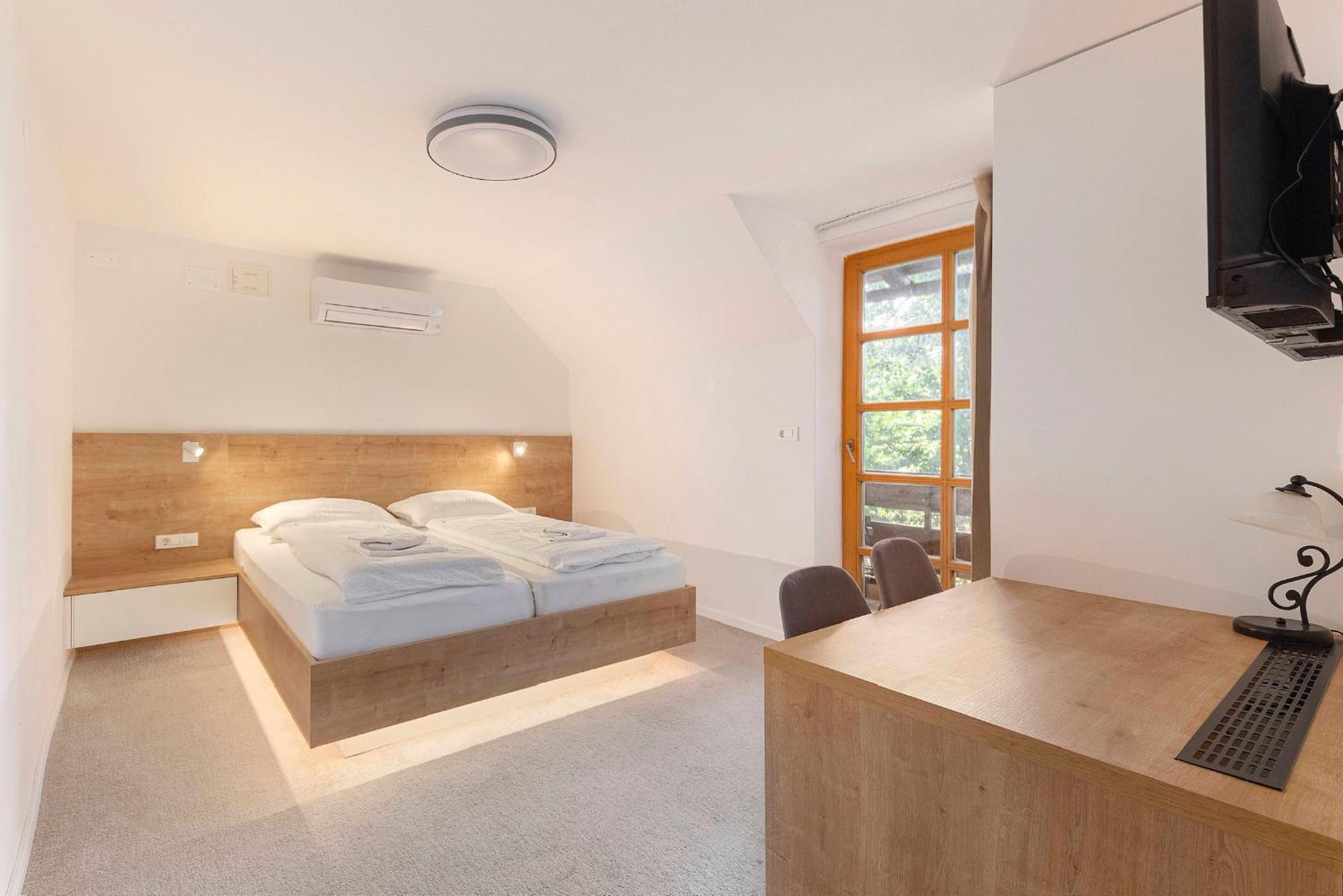 Hotel Gostilna Logar Hotemaze Exterior foto